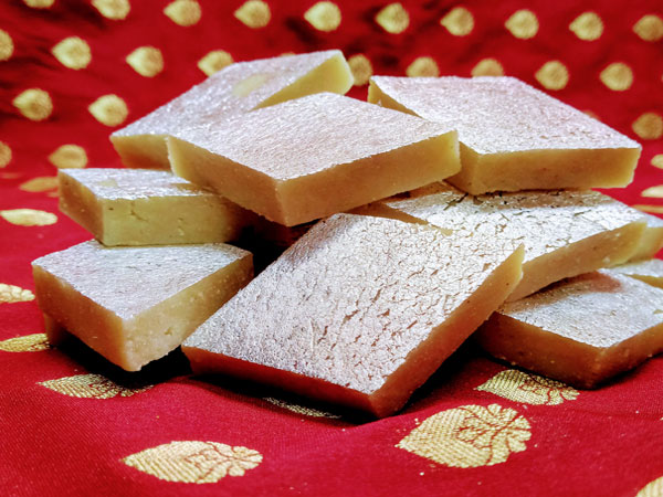 Kaju Anjeer Roll